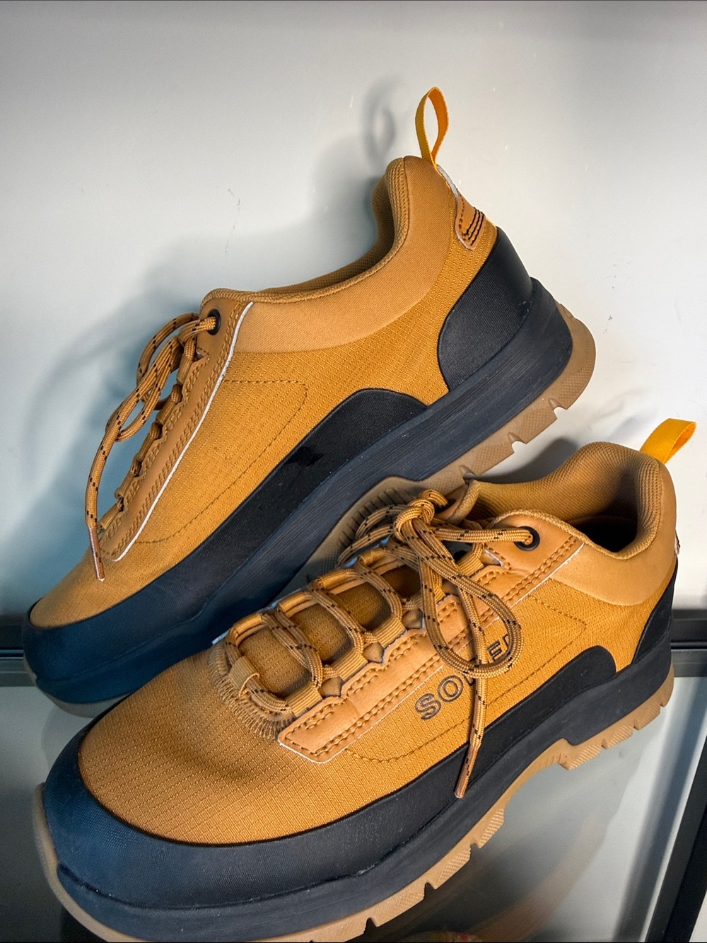 Sorel Outing NW Low Waterproof Sneakers size 8.5 EUC